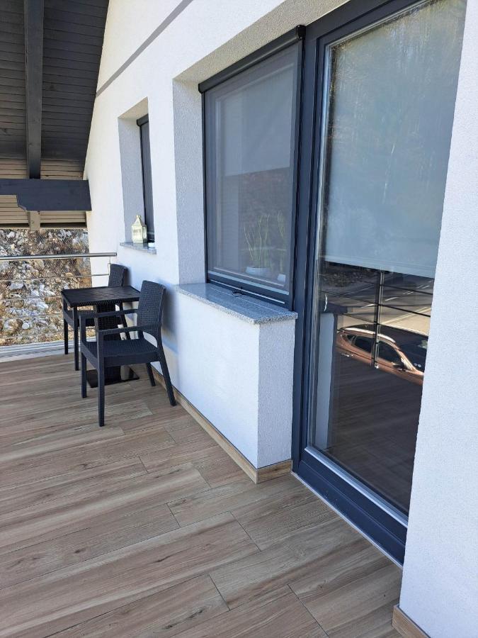 Apartmaji Tisa In Zana Rovte Екстериор снимка