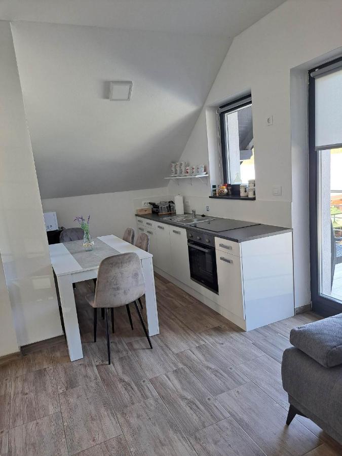 Apartmaji Tisa In Zana Rovte Екстериор снимка