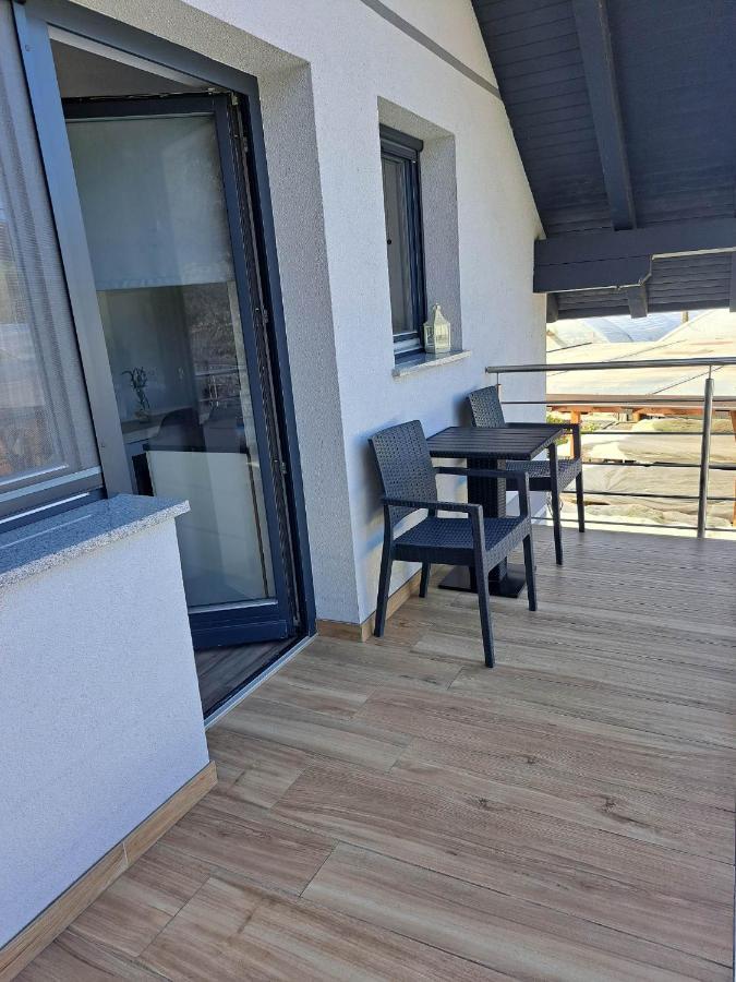 Apartmaji Tisa In Zana Rovte Екстериор снимка